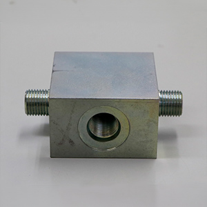 油圧部品【アダプター】 SS400（一般構造用鋼）/旋盤＋マシニングセンタ
